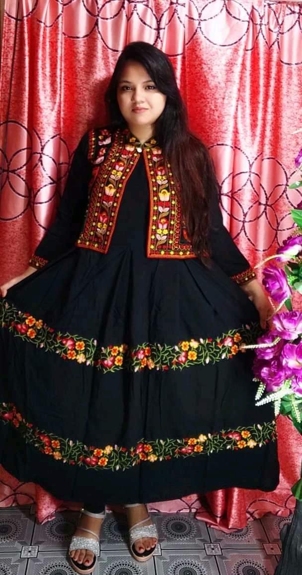 সুতা কটি গ্রাউন